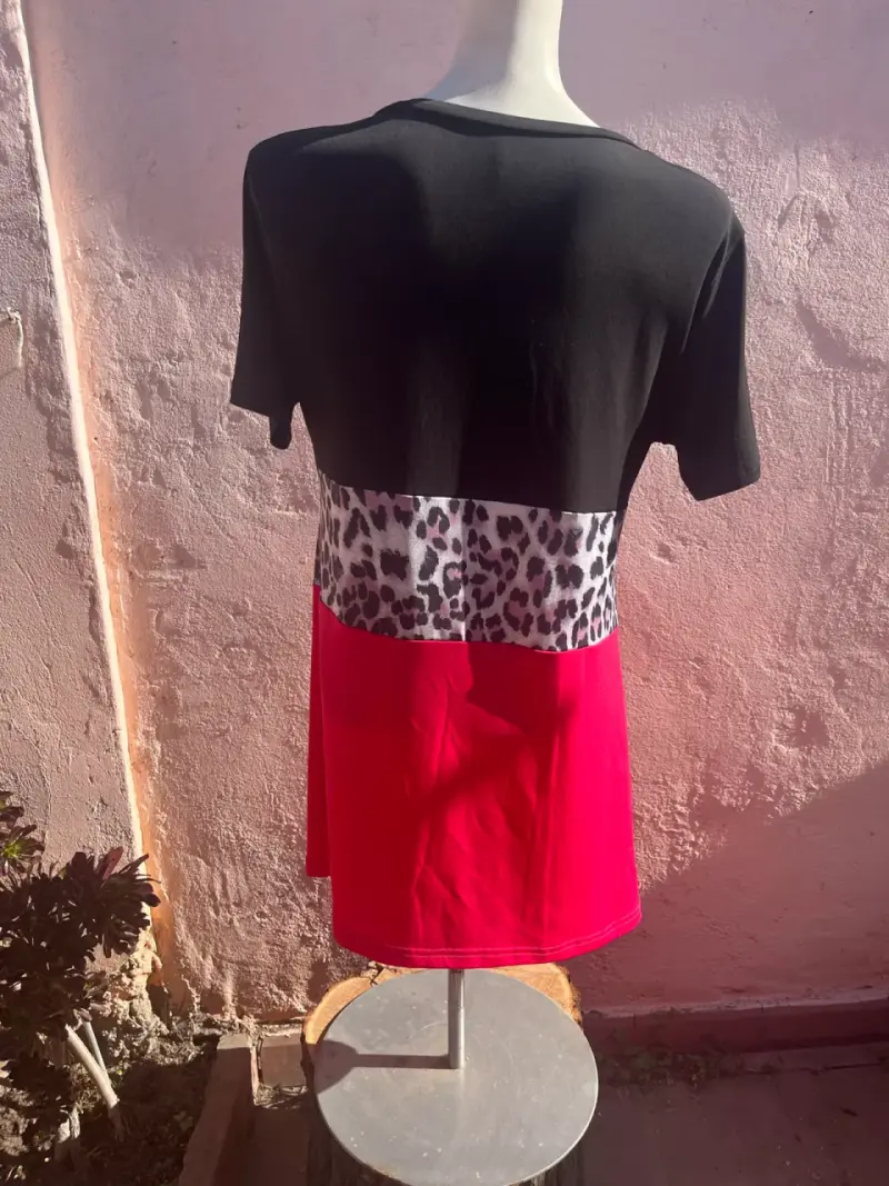 Polera negro con estampado leopardo - 2