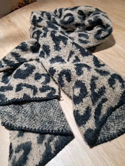Bufanda de lana con estampado animal print - miniatura 1