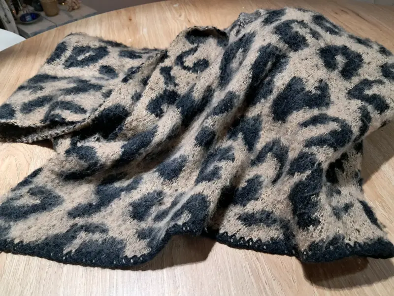 Bufanda de lana con estampado animal print - 2