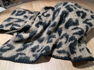 Bufanda de lana con estampado animal print - miniatura 2