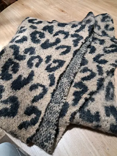 Bufanda de lana con estampado animal print - miniatura 5