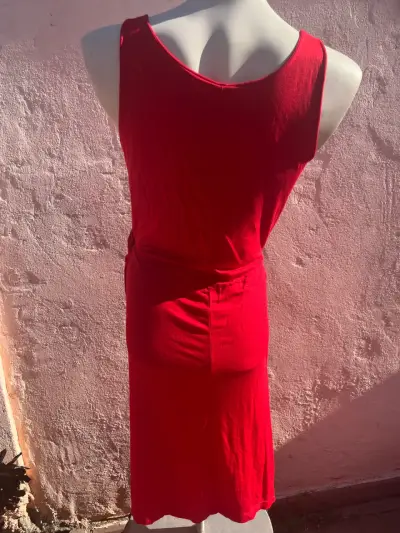 Vestido rojo sin mangas - miniatura 6