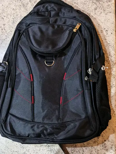 Mochila negra multiusos - miniatura 1