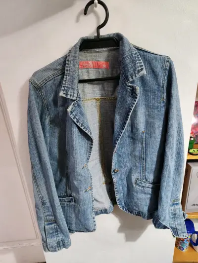Chaqueta Estilo Blazer de Mezclilla GEEPS talla M - miniatura 2