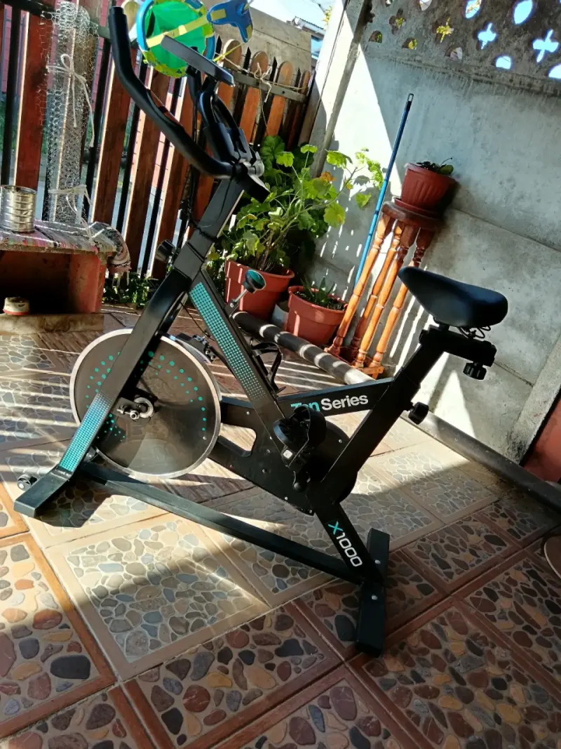 Bicicleta estática X1000 negra - 1