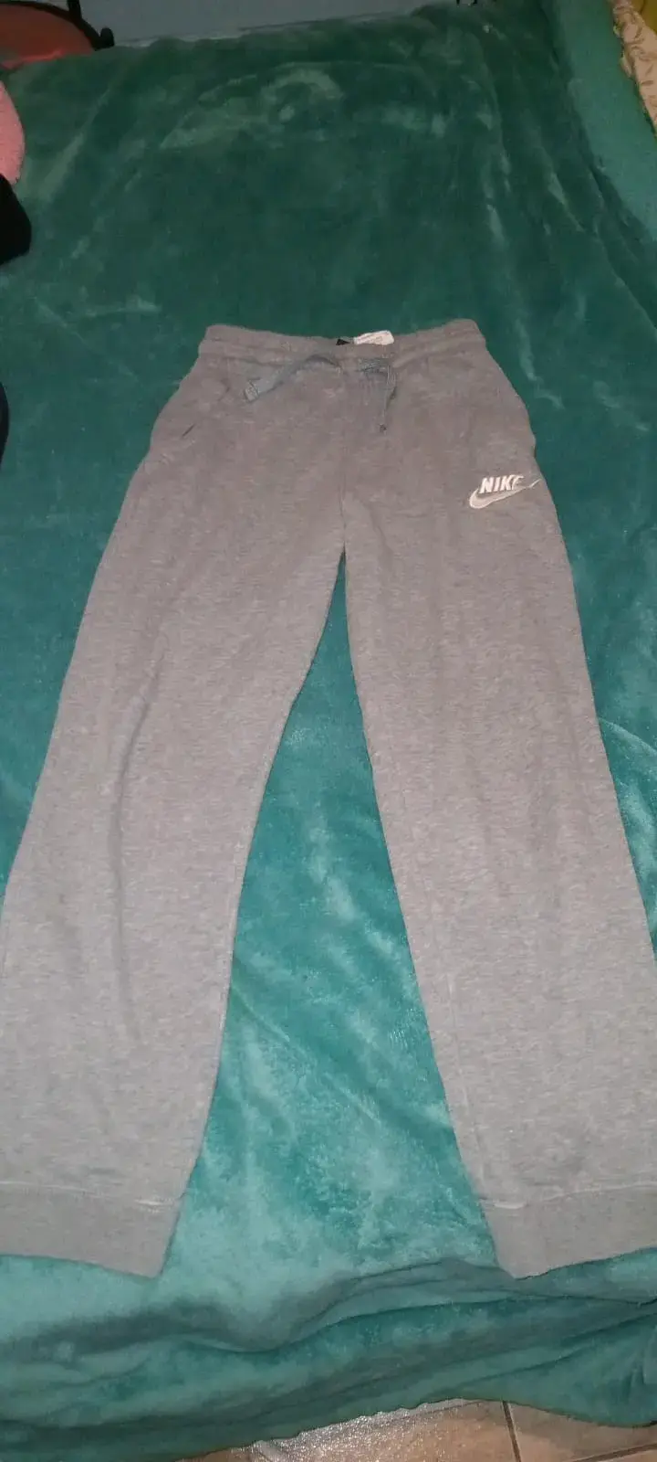 Pantalones deportivos grises Nike - 1
