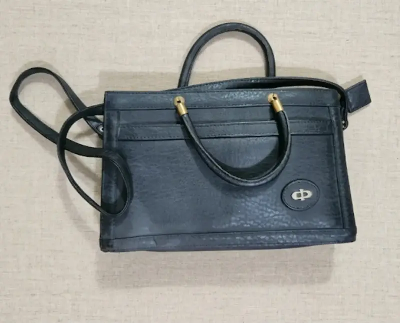 Cartera negra elegante
