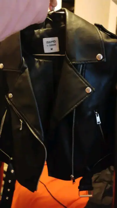 Chaquetas eco cuero Talla L y M $10.000 c/u - miniatura 2