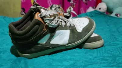 Zapatillas verdes y blancas - miniatura 1