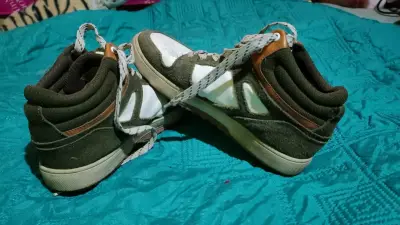 Zapatillas verdes y blancas - miniatura 2