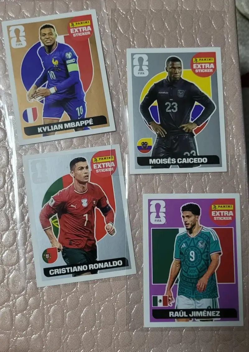 Pack de láminas Panini FIFA - 4
