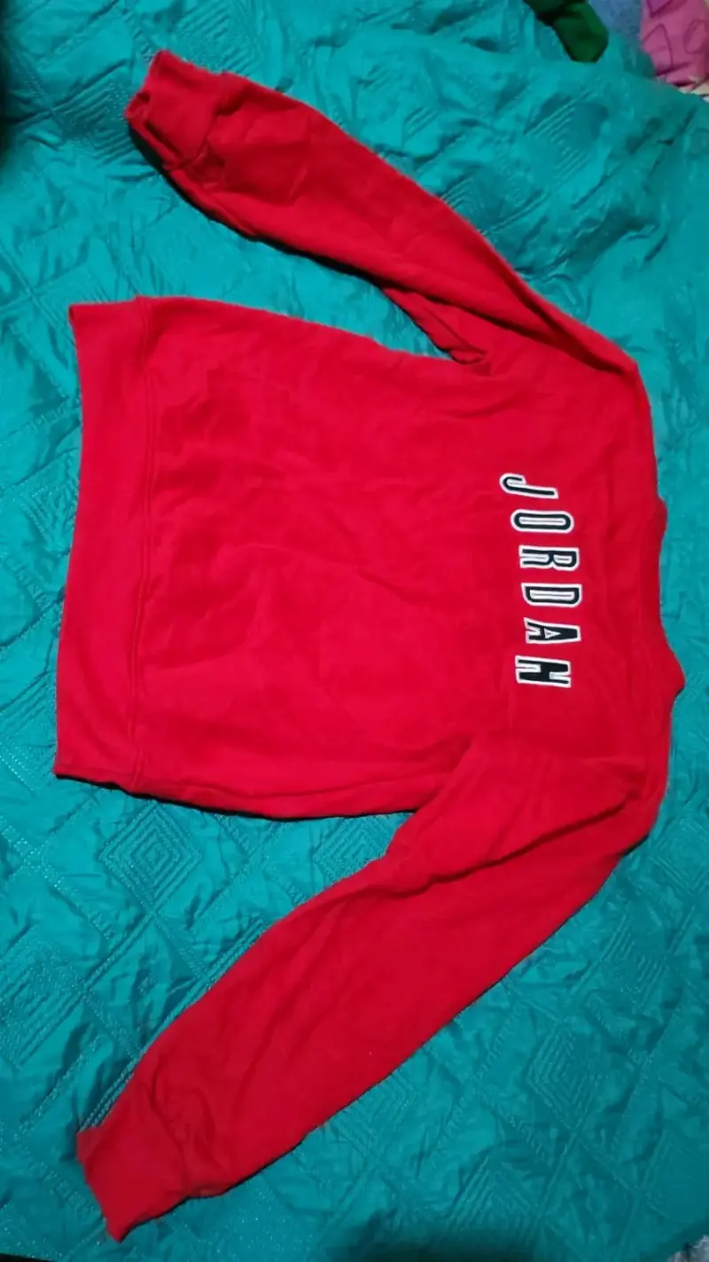 Polerón rojo con logo bordado - 2