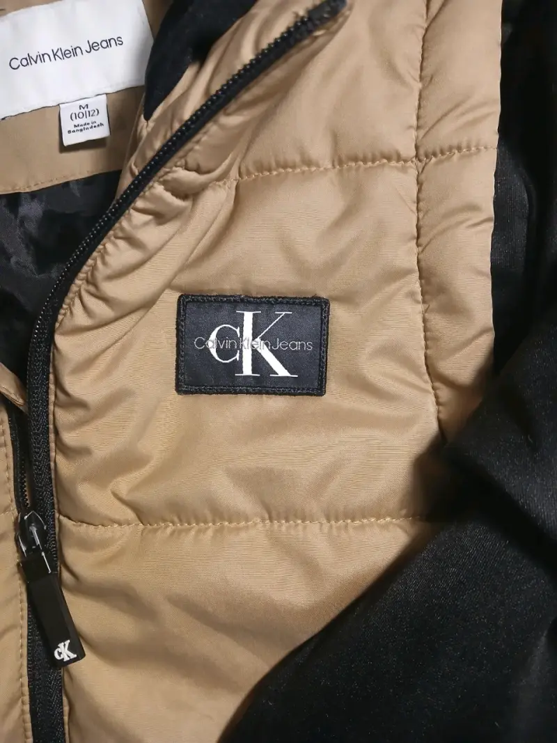 Parka hibrida Calvin Klein beige y negra - 3