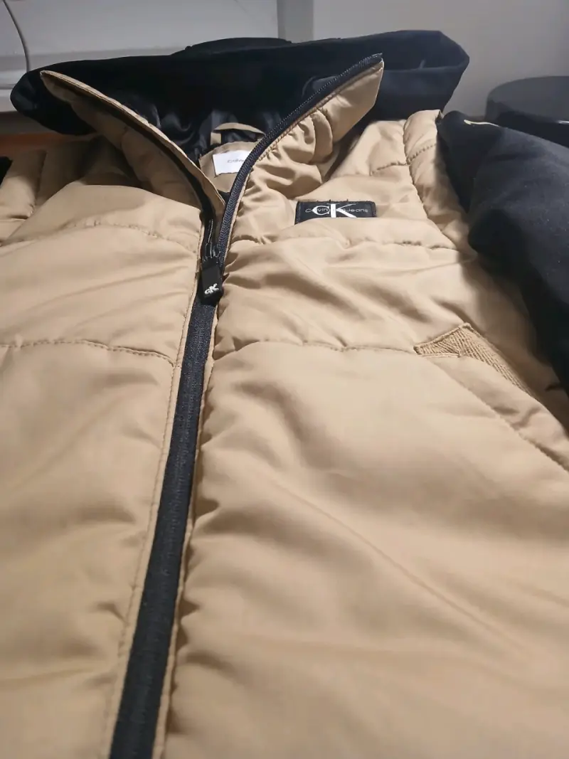 Parka hibrida Calvin Klein beige y negra - 5