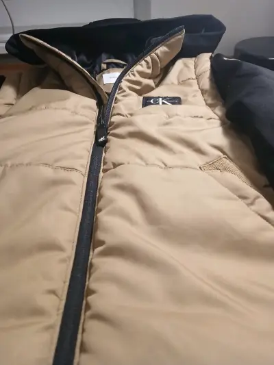 Parka hibrida Calvin Klein beige y negra - miniatura 5
