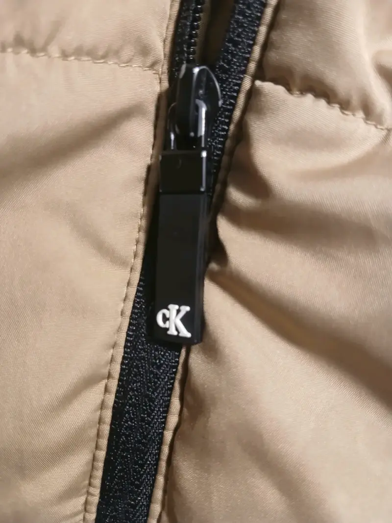 Parka hibrida Calvin Klein beige y negra - 6