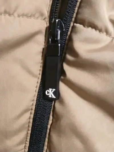 Parka hibrida Calvin Klein beige y negra - miniatura 6