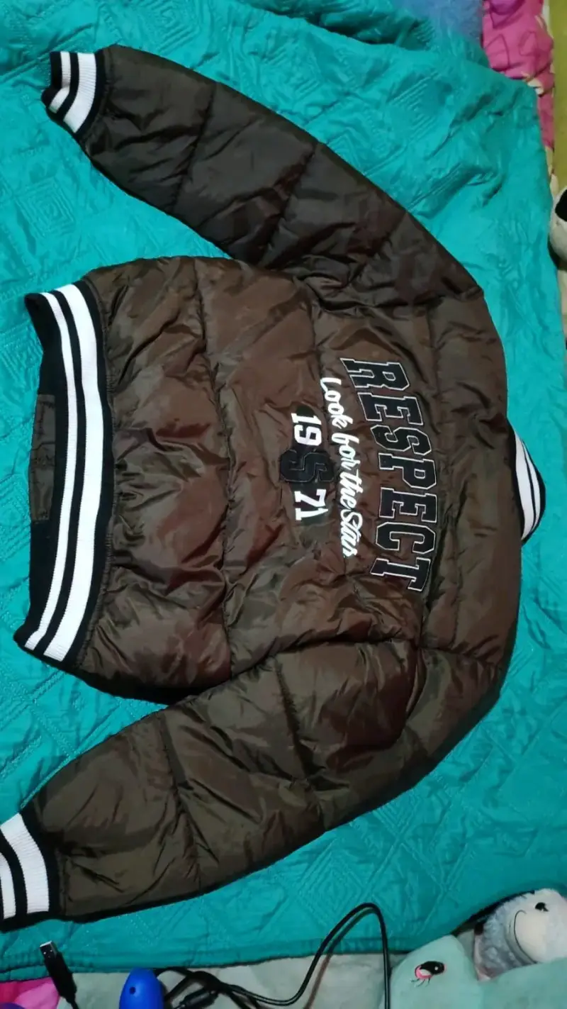 Chaqueta bomber café con parche - 2