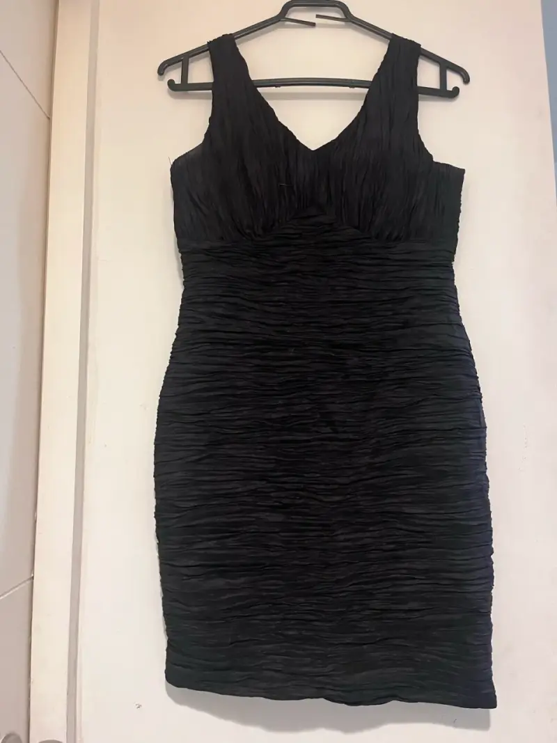 Vestido negro plisado - 1