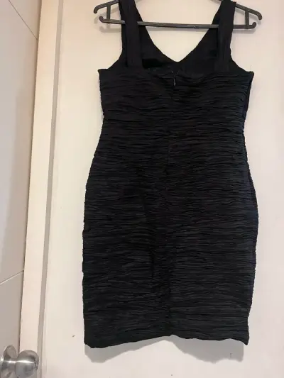 Vestido negro plisado - miniatura 3