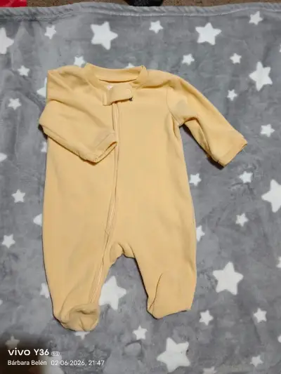 Enterito de bebé amarillo - miniatura 1