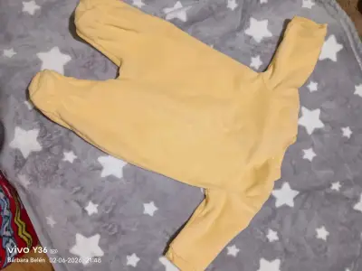 Enterito de bebé amarillo - miniatura 2