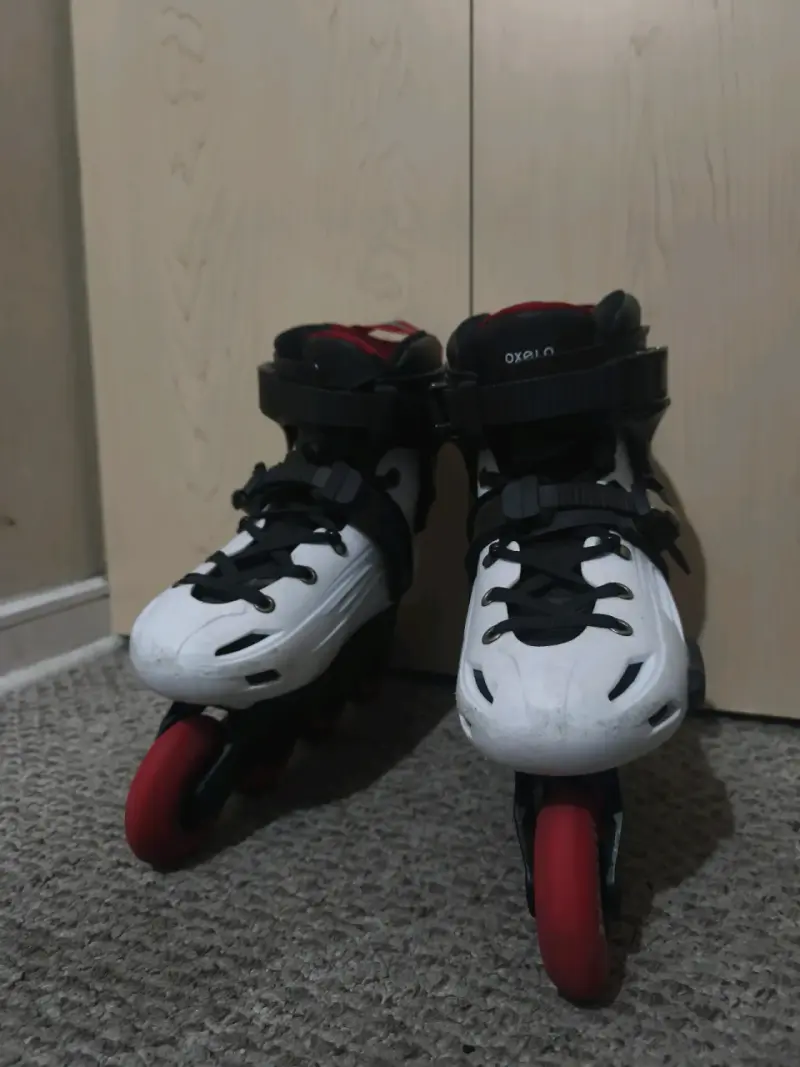 Patines en línea blancos y negros - 4