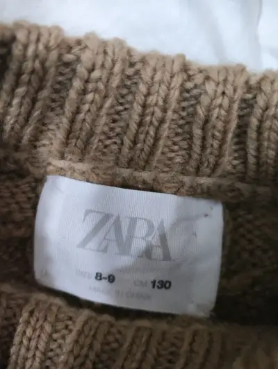 Suéter Zara Niña café con perlas decorativas - miniatura 2