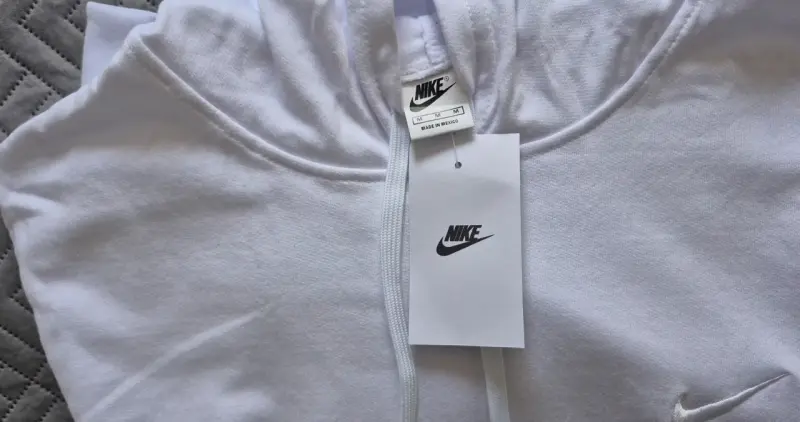 Polerón Nike blanco con capucha - 2