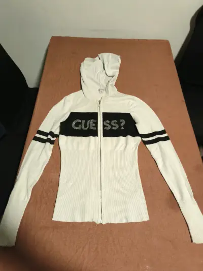 Polerón Guess con capucha crema - miniatura 1