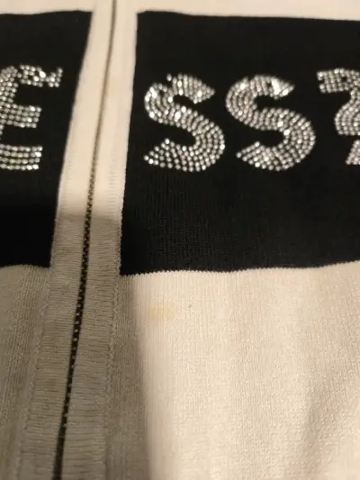 Polerón Guess con capucha crema - miniatura 2
