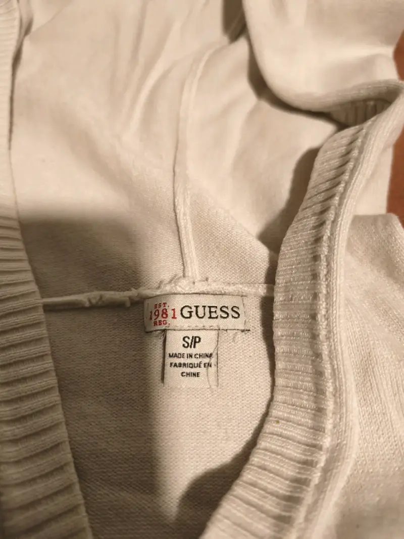 Polerón Guess con capucha crema - 3