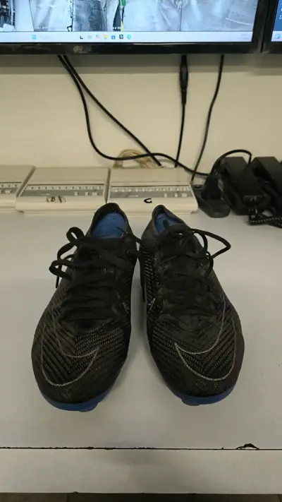 Zapatos de fútbol negros - miniatura 2
