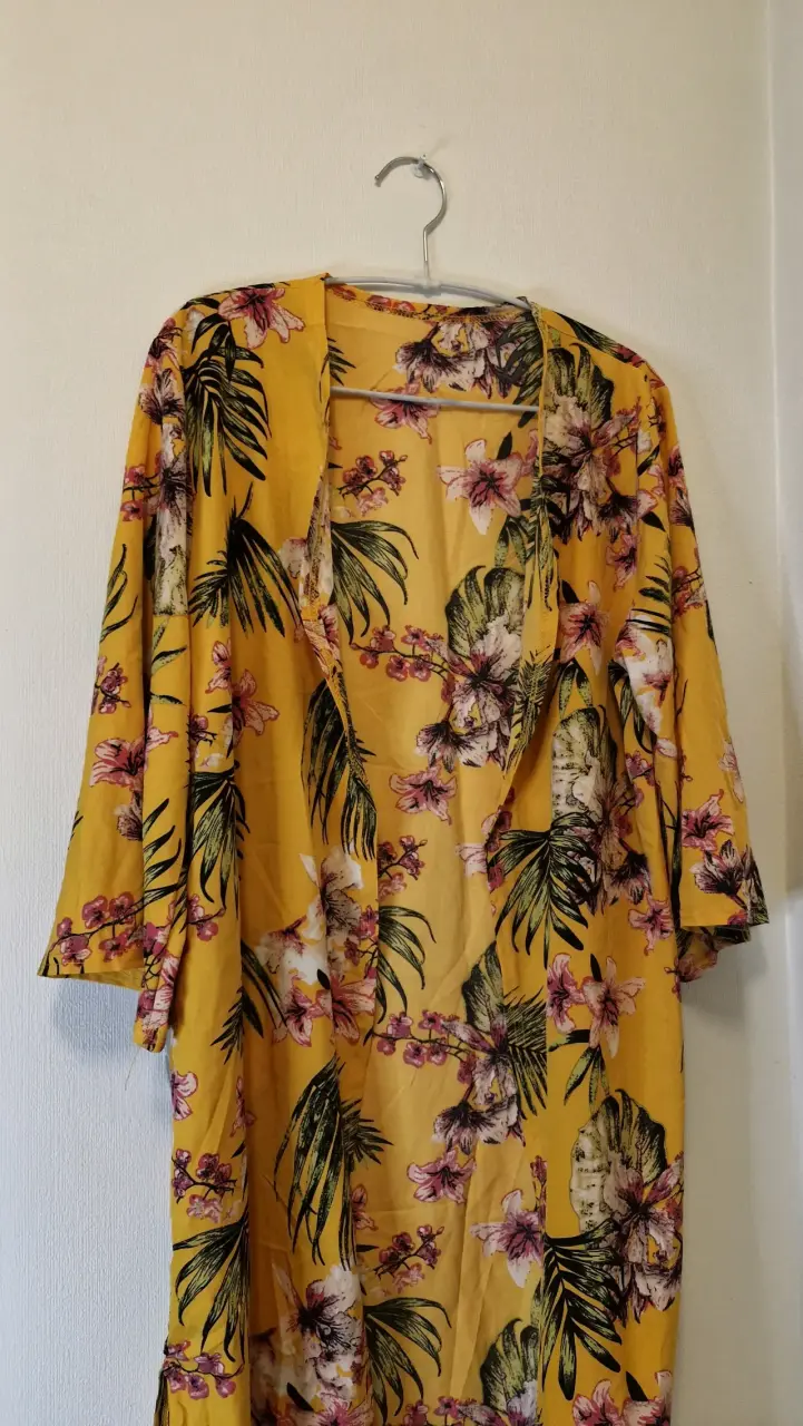 Kimono floral amarillo