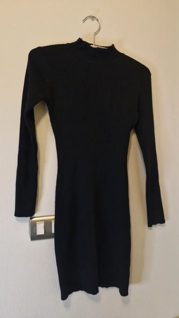 Vestido negro ajustado
