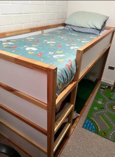 Cama alta infantil de madera - miniatura 1