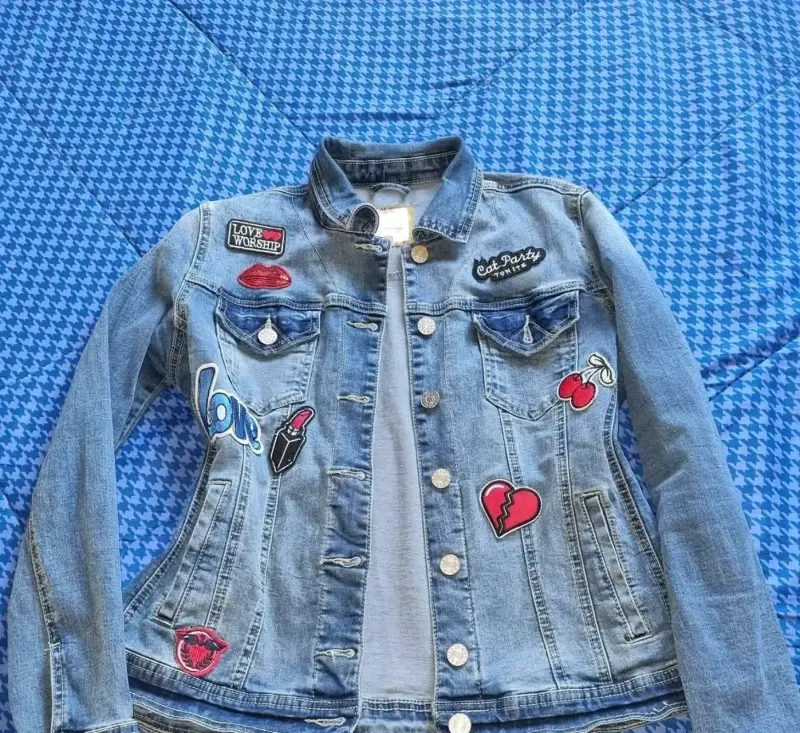Chaqueta de mezclilla con parches