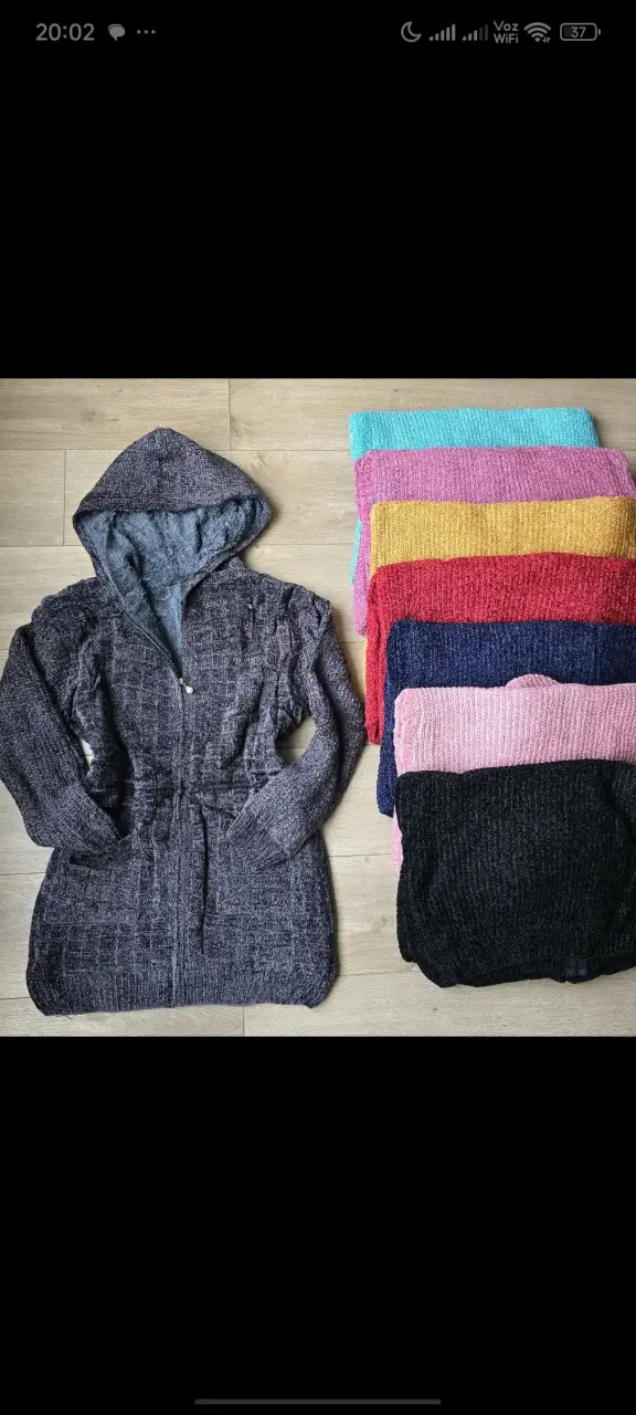 Abrigo con gorro de lana multicolor
