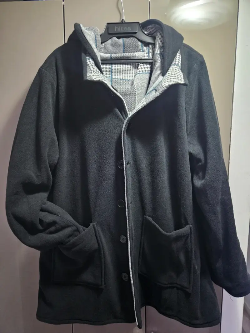 Chaqueta reversible con capucha