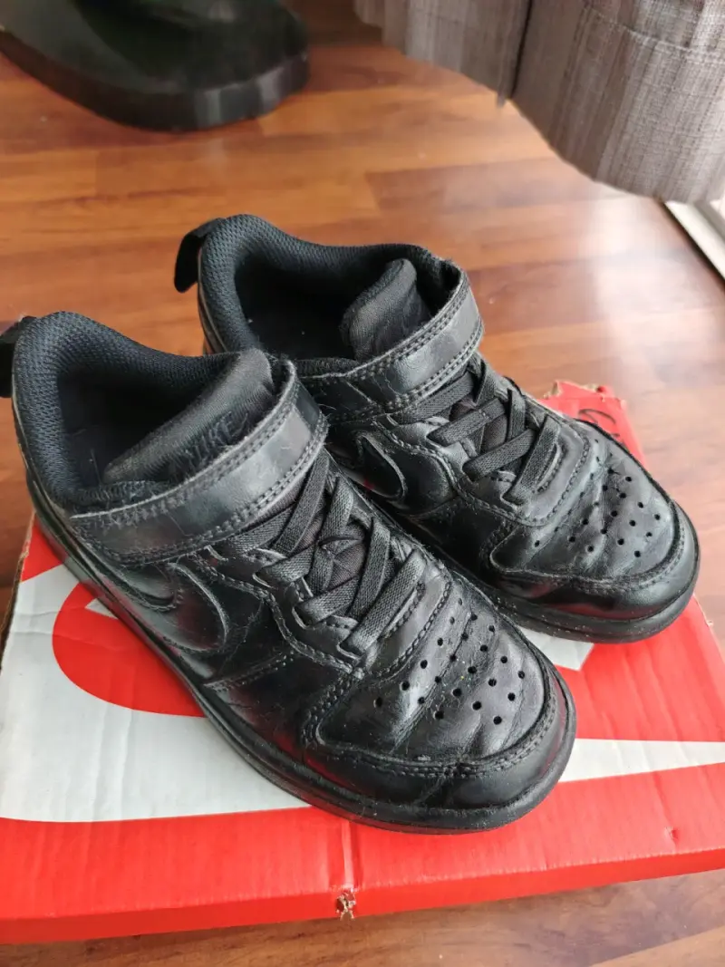Zapatillas negras de cuero con velcro - 1