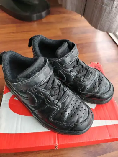 Zapatillas negras de cuero con velcro - miniatura 1