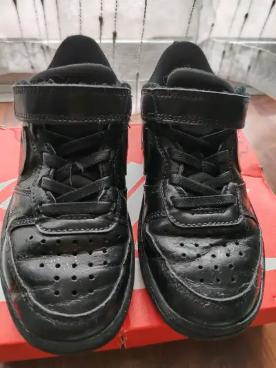 Zapatillas negras de cuero con velcro - miniatura 2