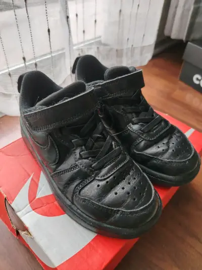 Zapatillas negras de cuero con velcro - miniatura 3