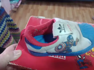 Zapatillas infantiles Capitán América - miniatura 1
