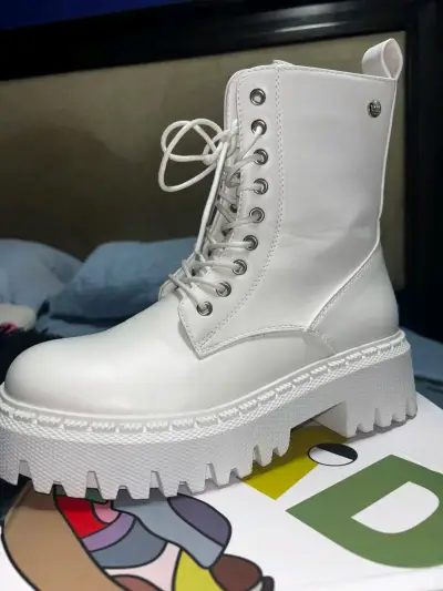Botas blancas con plataforma - miniatura 1