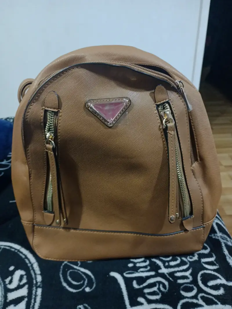 Mochila marrón con cierres - 1