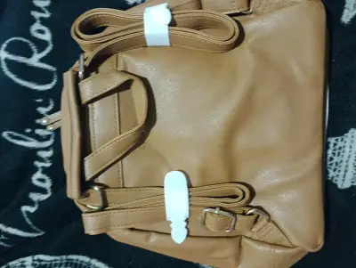 Mochila marrón con cierres - miniatura 2