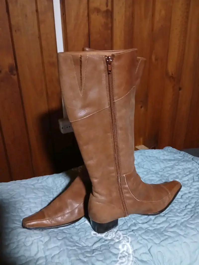 Botas largas de cuero marrón - 1