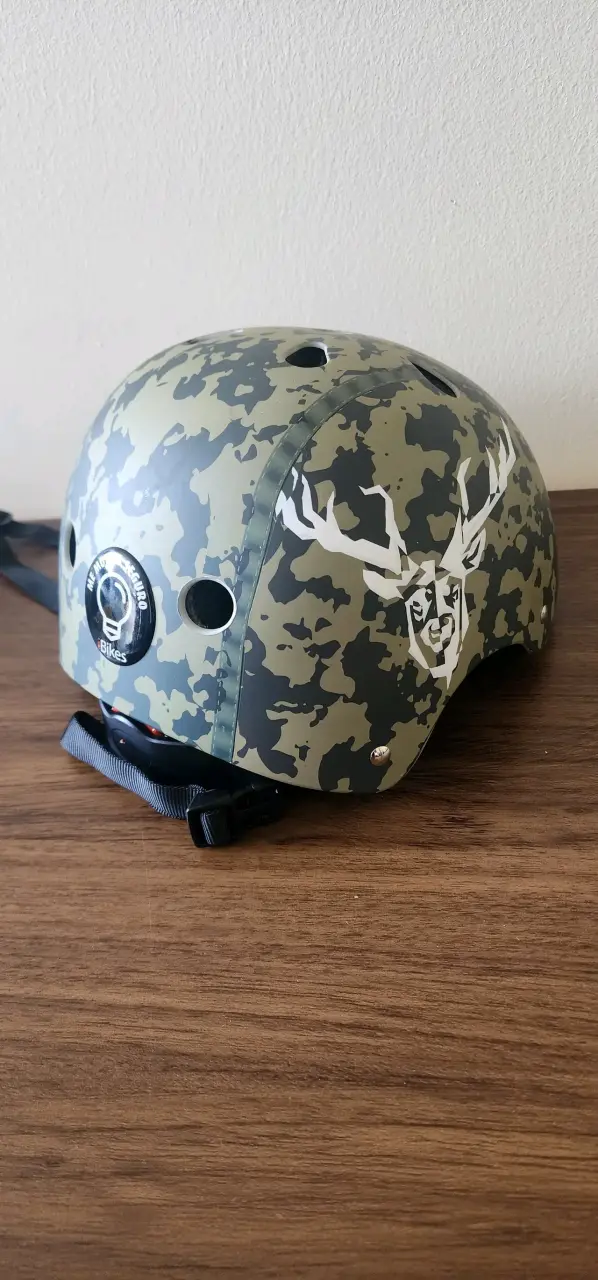 Casco tipo militar camuflado - 3