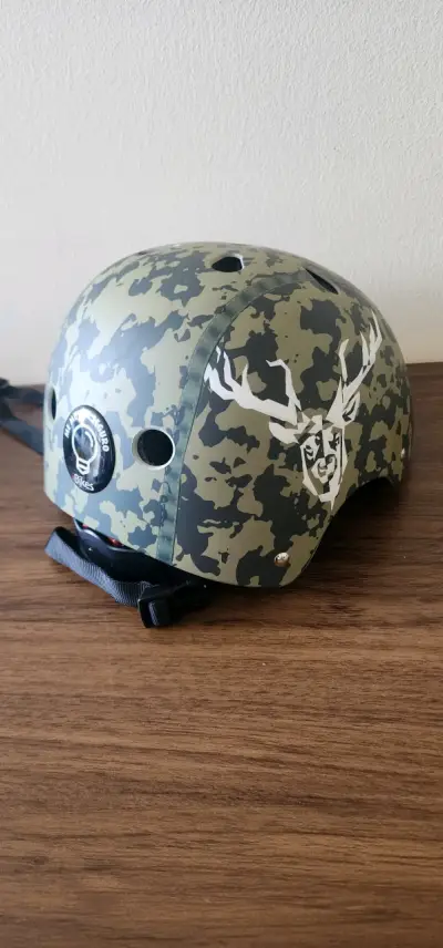 Casco tipo militar camuflado - miniatura 3